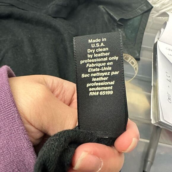 Elizabeth & James Black Lambskin & Cotton Blend Round Neck Tee sz large - Picture 8 of 9